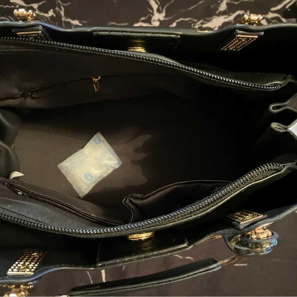 👜 Fashion City Girl Pleather Handbag - Picture 9 of 10